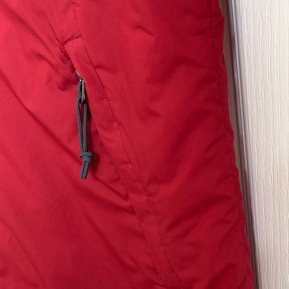Medium MEC Red Ladies Primaloft Insulated Zip up Jacket Mountain Equipment Co-op - Picture 3 of 11